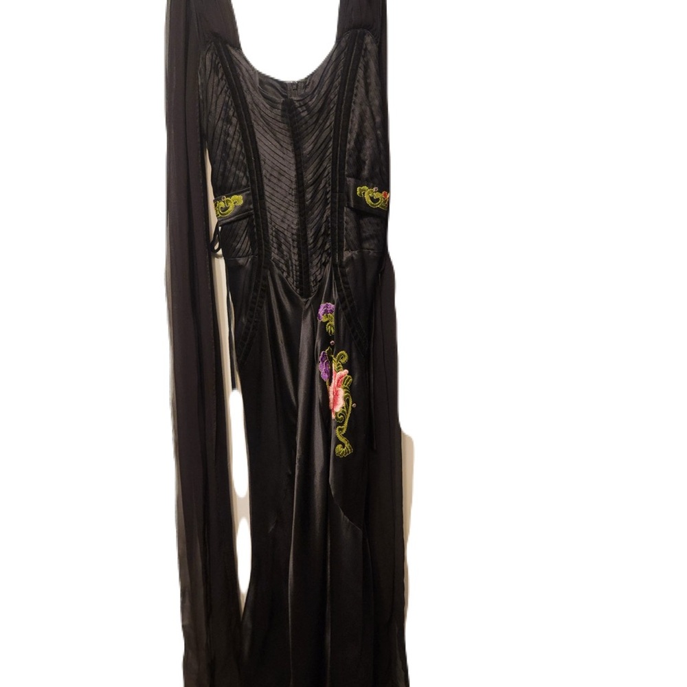Maggie Walt Elegant Black Dress with Floral Embroidery